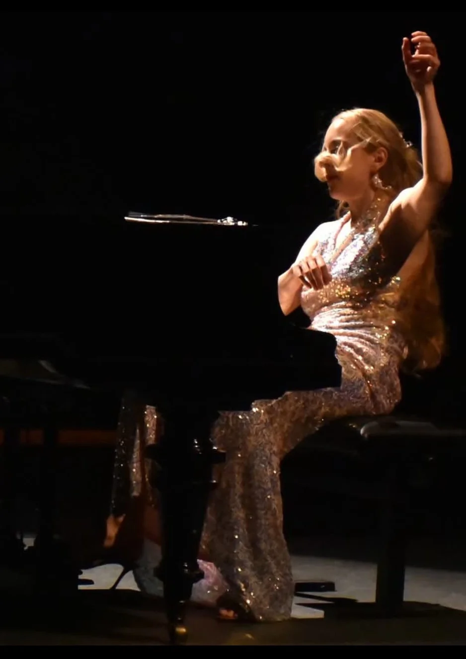 Joanna Sochacka playing piano